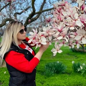 Meet your Posher, Laura